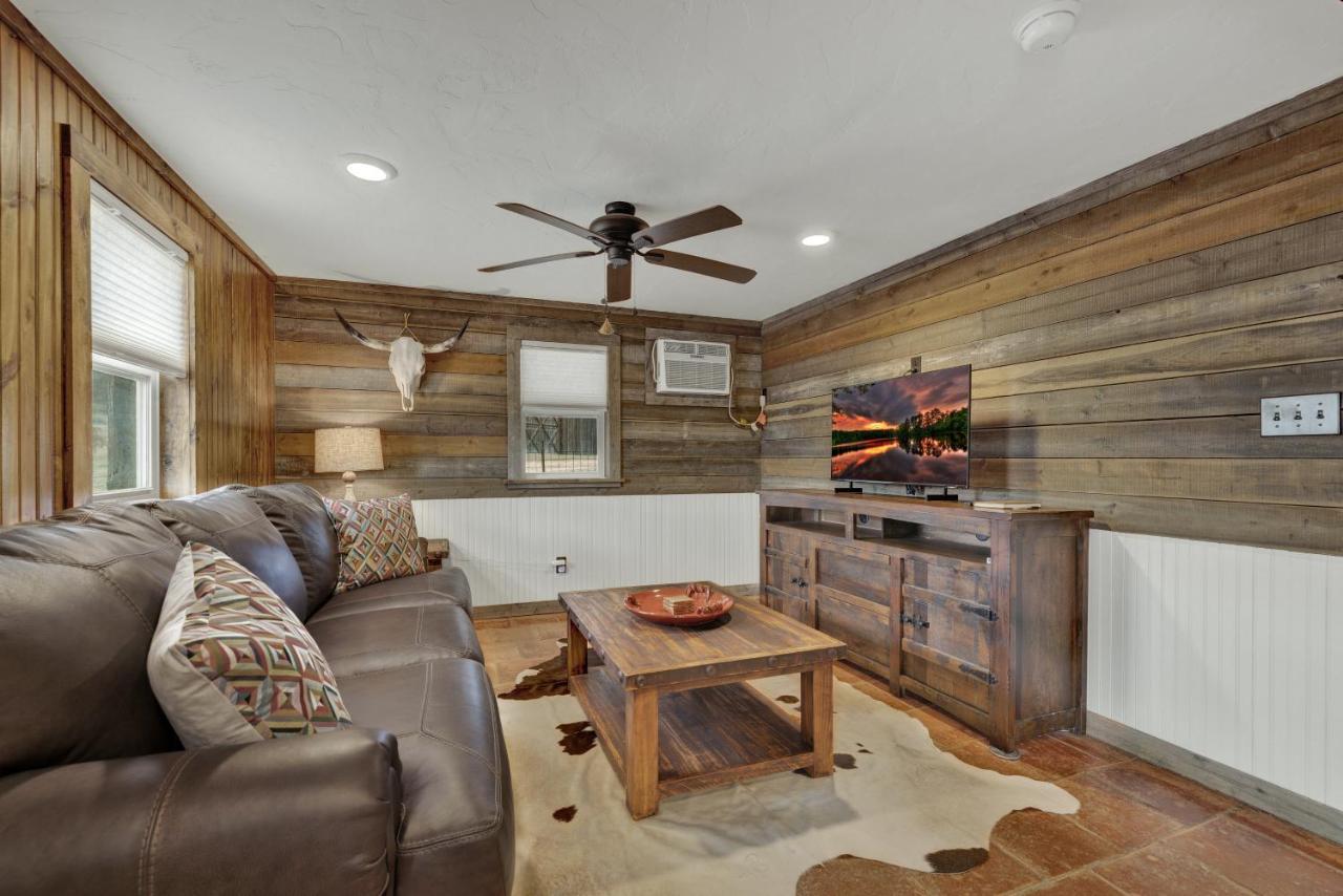 Ohana Ranch Cabin - 12 Minutes To Historic Main St Fredericksburg Buitenkant foto
