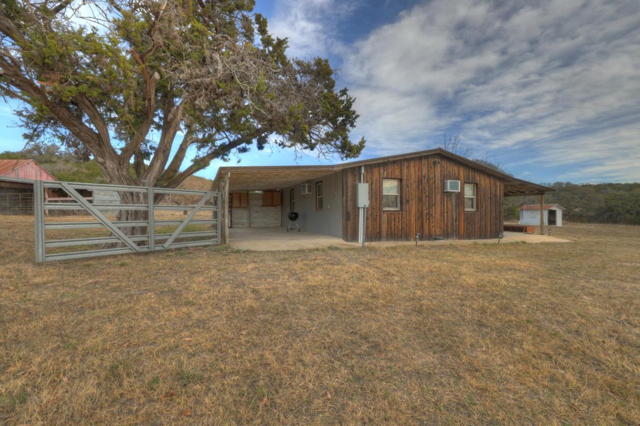 Ohana Ranch Cabin - 12 Minutes To Historic Main St Fredericksburg Buitenkant foto