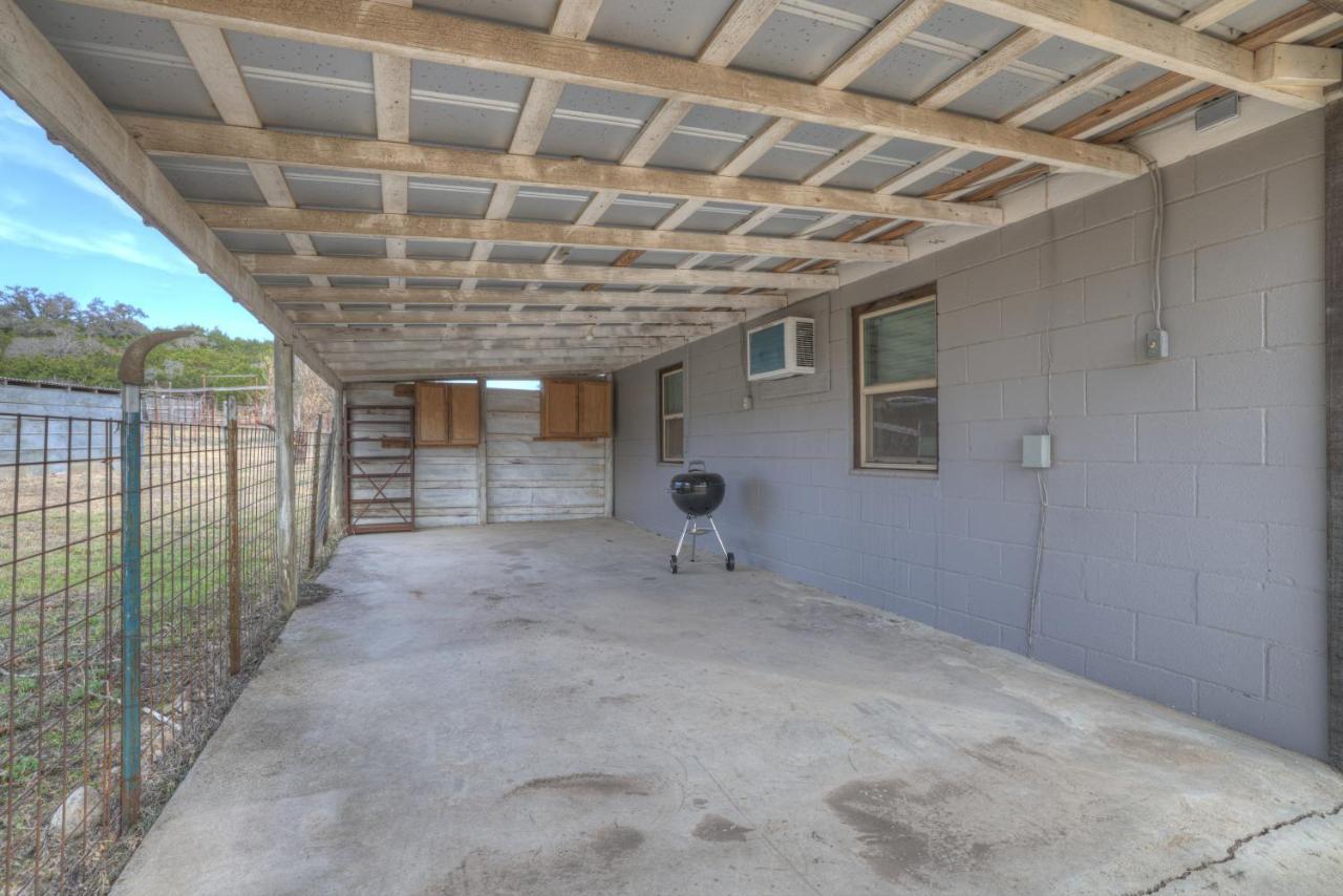 Ohana Ranch Cabin - 12 Minutes To Historic Main St Fredericksburg Buitenkant foto