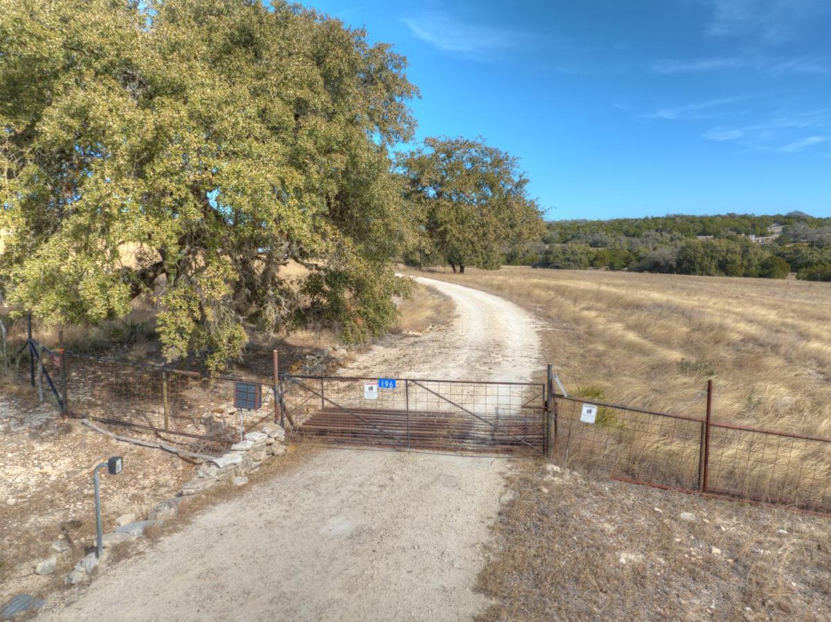 Ohana Ranch Cabin - 12 Minutes To Historic Main St Fredericksburg Buitenkant foto